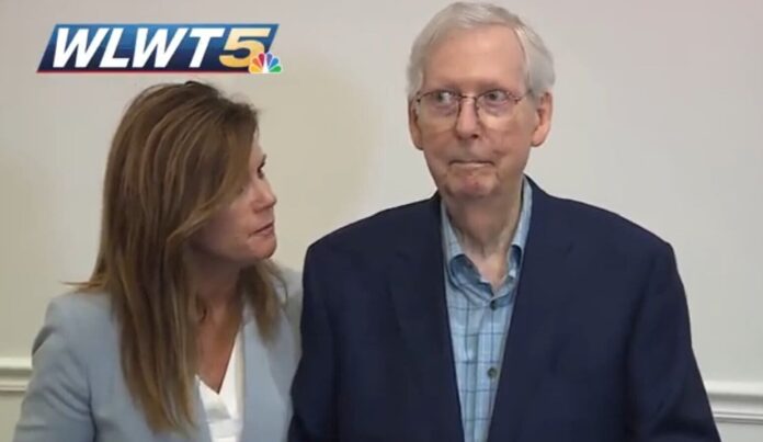 Mitch McConnell Freezes Again Screen Image Hannah Thomas WLWT TV 08302023 e1693418605481